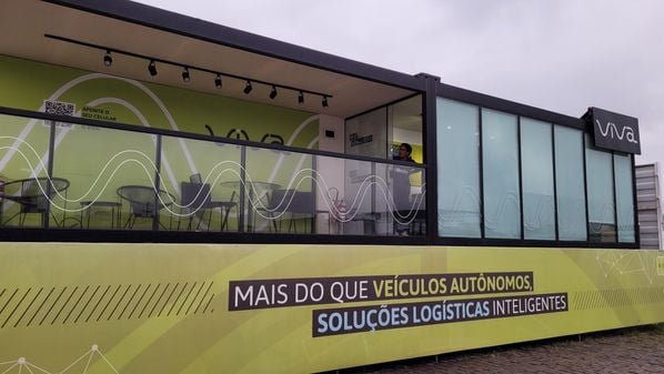 Com carros e ônibus 100% elétricos, equipamentos personalizados e operações remotas com cabine de controle, a VIX Logística desenvolve vertical de negócios para trazer um futuro mais sustentável, responsável e produtivo