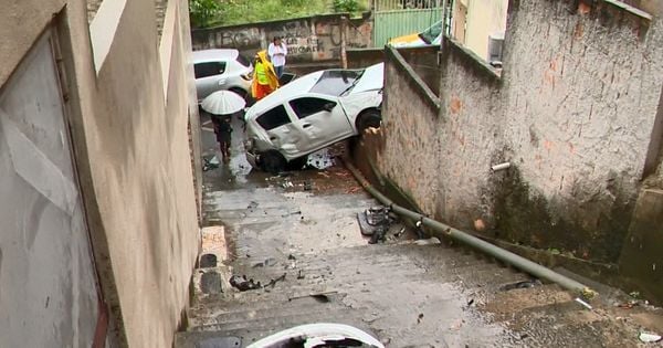 Fato ocorreu na manhã desta terça-feira (29), na escadaria que fica no final da rua Nossa Senhora da Penha, no bairro Bela Vista; ninguém ficou ferido