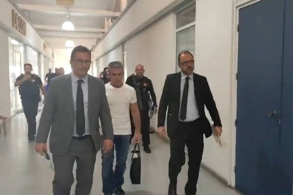 Bicheiro Rogério de Andrade (de branco) é preso no Rio de Janeiro acusado de ser mandante da morte de Fernando de Miranda Iggnacio 