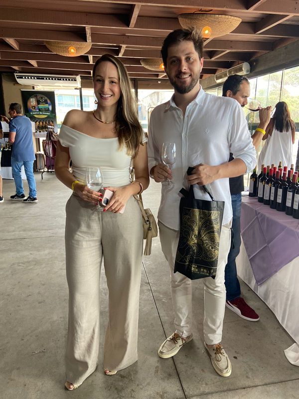 Carol Dadalto e Josiel Gava