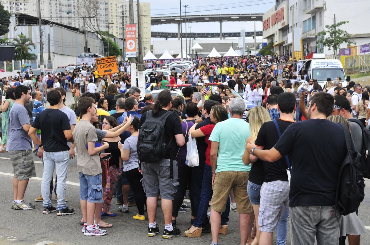 Público na fila para o show de Paul McCartney por Guilherme Ferrari