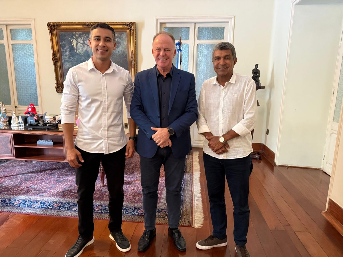 Weverson Meireles, Renato Casagrande e Sergio Vidigal durante reunião no Palácio Anchieta