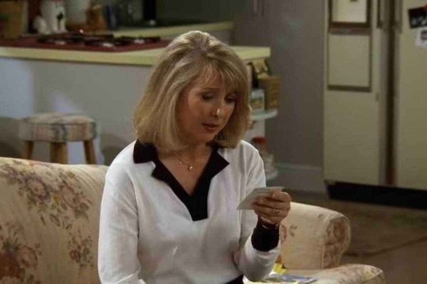 A atriz interpretou a personagem Phoebe Abbott, mãe da Phoebe, na série 'Friends'