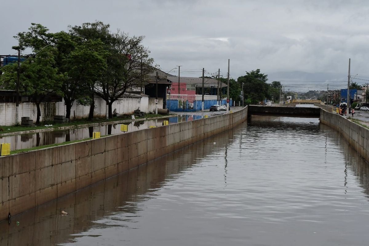 Chuva forte causa alagamento em bairros de Vila Velha por Fernando Madeira