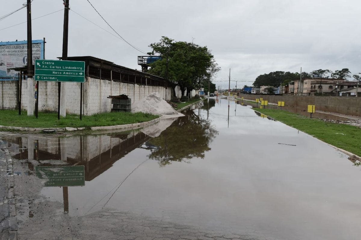 Chuva forte causa alagamento em bairros de Vila Velha por Fernando Madeira