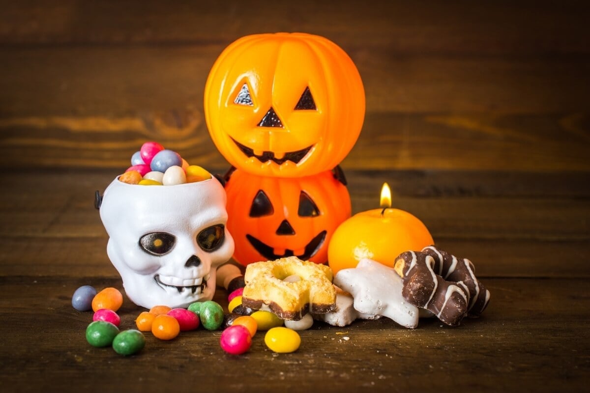 Consumo excessivo de açúcar no Halloween pode resultar em consequências duradouras para a saúde (Imagem: MsMaria | Shutterstock)