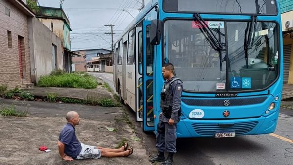 Após ser detido, suspeito alegou ser ex-rodoviário e disse que, às 5h desta quinta-feira (31), resolveu 'dar uma volta' com o ônibus depois de passar noite no terminal usando drogas