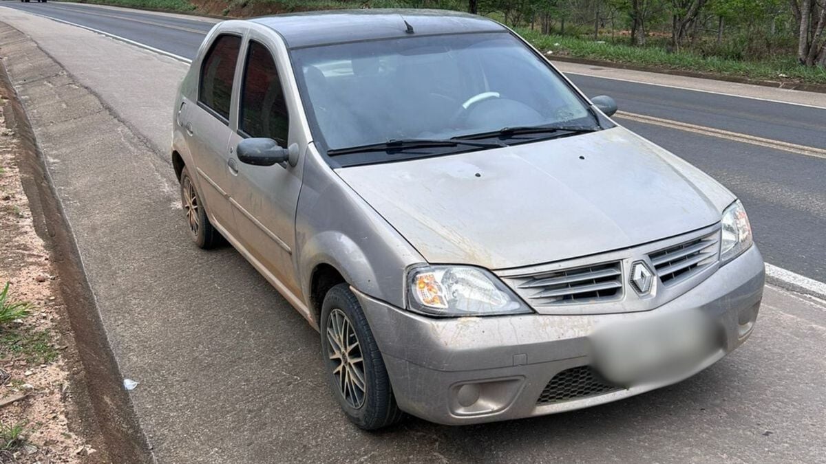 Carro que havia sido roubado foi encontrado abandonado na BR 259, em Colatina