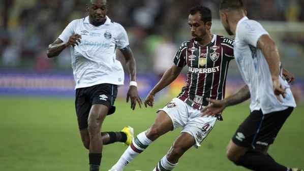 Tricolor das Laranjeiras buscou a virada em 2 a 1, mas viu o Grêmio empatar com Reinaldo nos acréscimos em pênalti cometido por Fábio