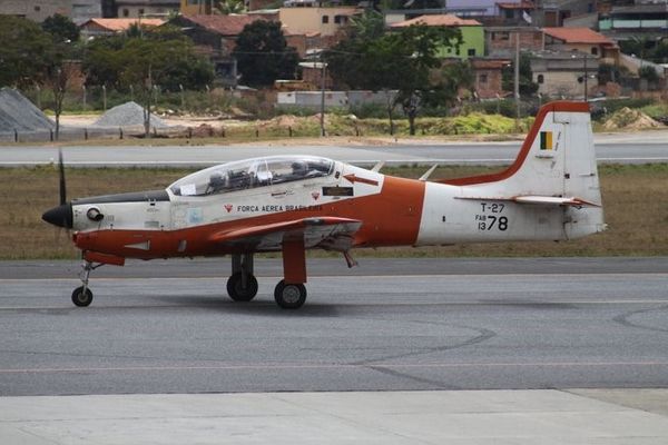 Avião modelo Tucano, da Força Aérea Brasileira