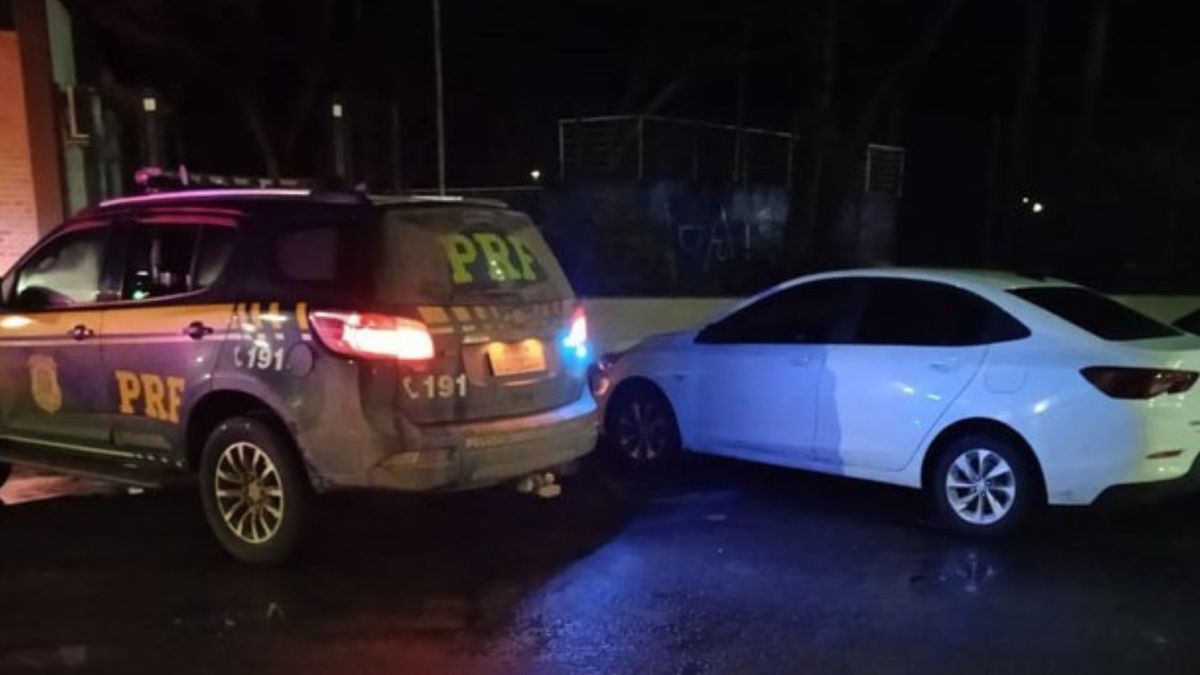 Carro da vítima foi encontrado em praça de Linhares