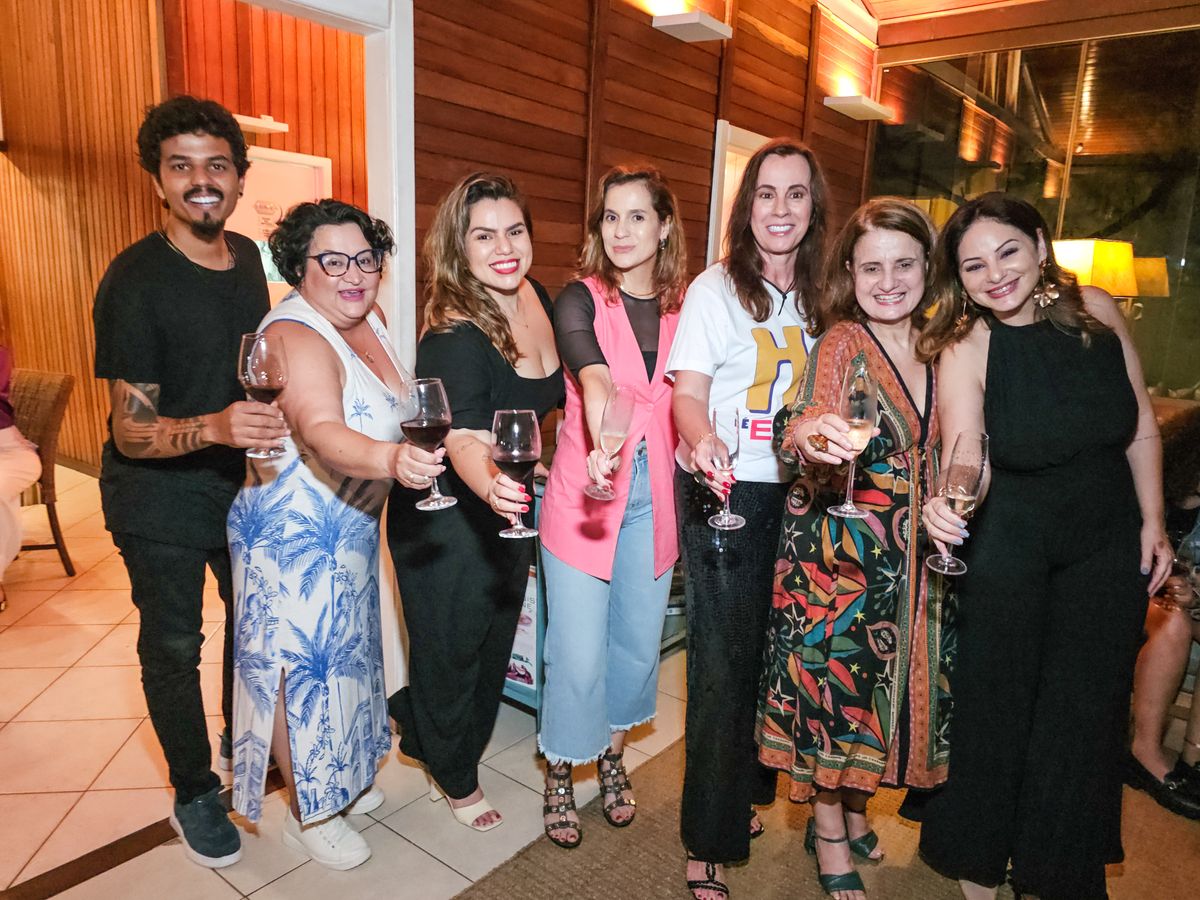 Murilo Góes, Patricia Merlo, Taynã Feitosa, Nácia Alcade, Luciana Almeida, Rachel Martins e Giovana Duarte