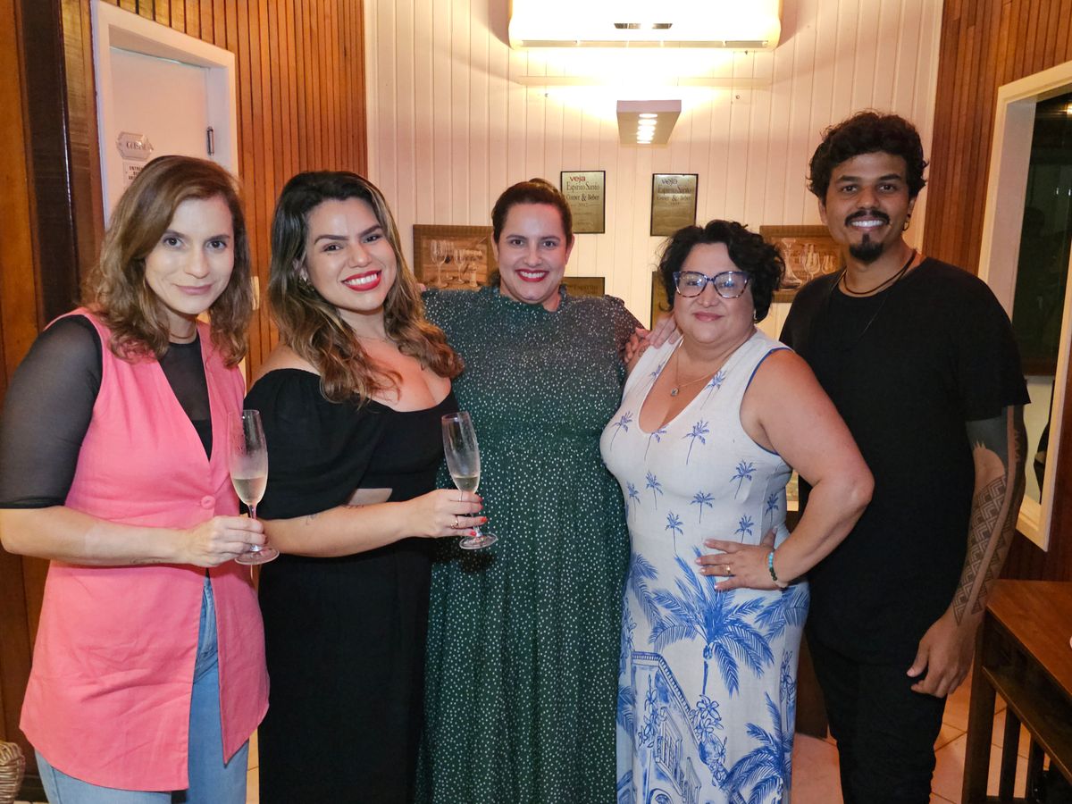 Nadia Alcade, Taynã Feitosa, Evelize Calmon, Patricia Merlo e Murilo Góes