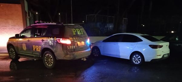 Veículo estava estacionado em uma praça de Linhares