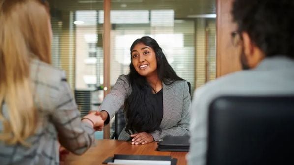 Os empregadores não olham apenas para habilidades específicas ao contratar pessoas.