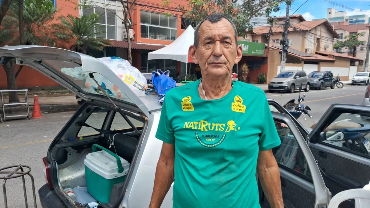 Angelo Bosco, 68 anos, motorista aposentado e ambulante, complementa renda com vendas no Enem