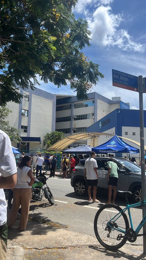 Estácio de Sá, Jardim Camburi, movimentada na abertura dos portões