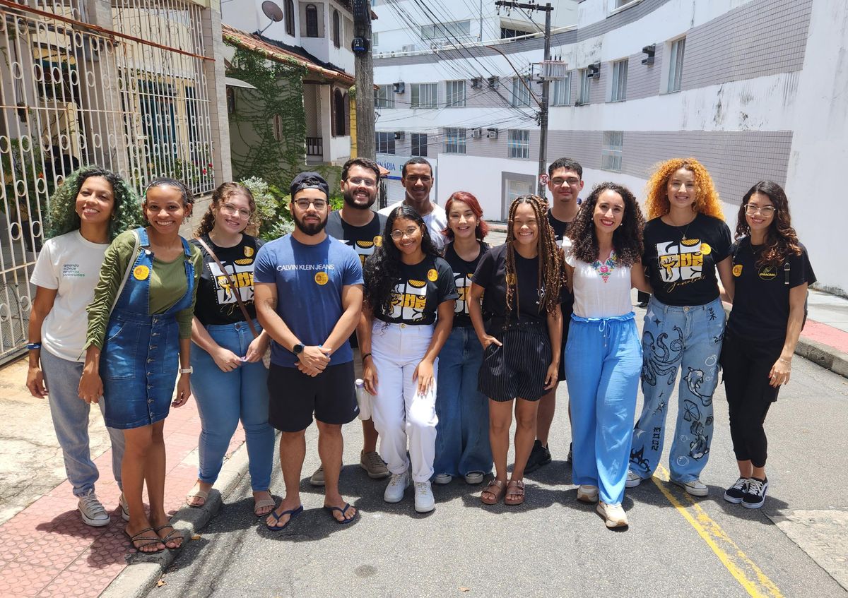 Movimento cristão Jesus na Ufes reuniu jovens de várias igrejas para dar apoio aos estudantes que realizarão a prova do Enem neste domingo (03). 