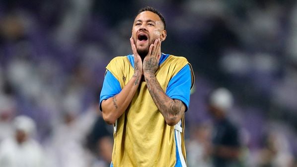 Ele ficou em campo apenas até 40 minutos da etapa final. O brasileiro saiu pela linha de fundo após tentar dominar passe de Marcos Leonardo.