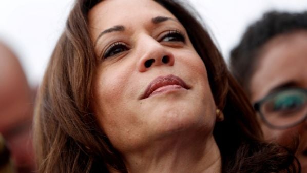 Filha de uma pesquisadora indiana bem-sucedida e de um pai nascido na Jamaica, Kamala Harris começou sua carreira como promotora