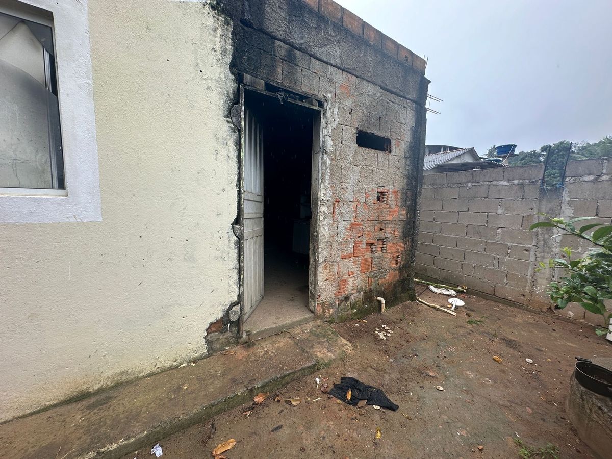 Pai e filho foram queimados enquanto dormiam  por Isabelle Oliveira 