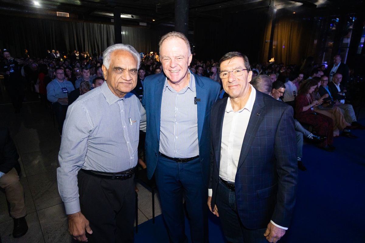 Ram Charan; Governador Renato Casagrande; presidente da Findes, Paulo Baraona