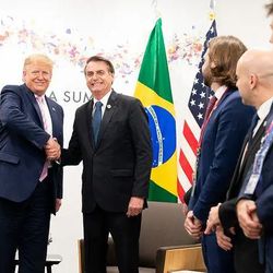 Ao ser questionado novamente, o conselheiro atrelou as tarifas brasileiras também a preocupações com a "segurança nacional" dos EUA e a necessidade de ampliar a produção local de bens