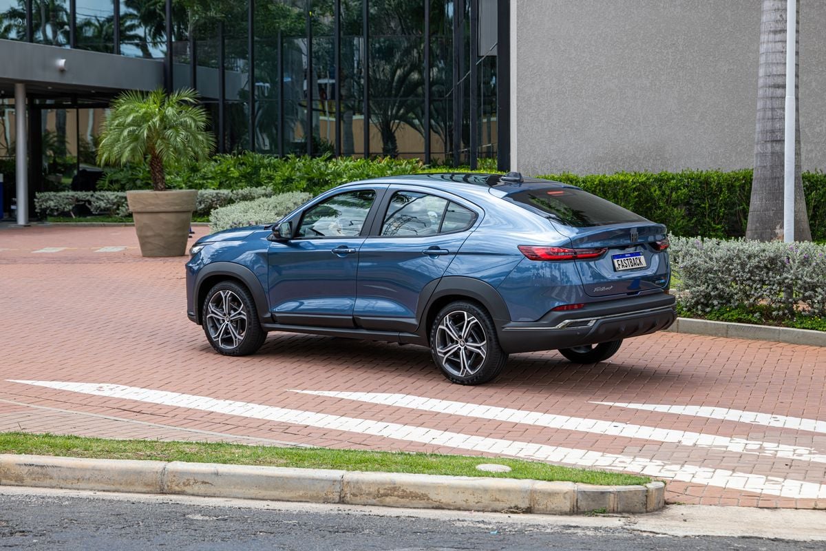 Fiat Fastback Impetus híbrido 2025