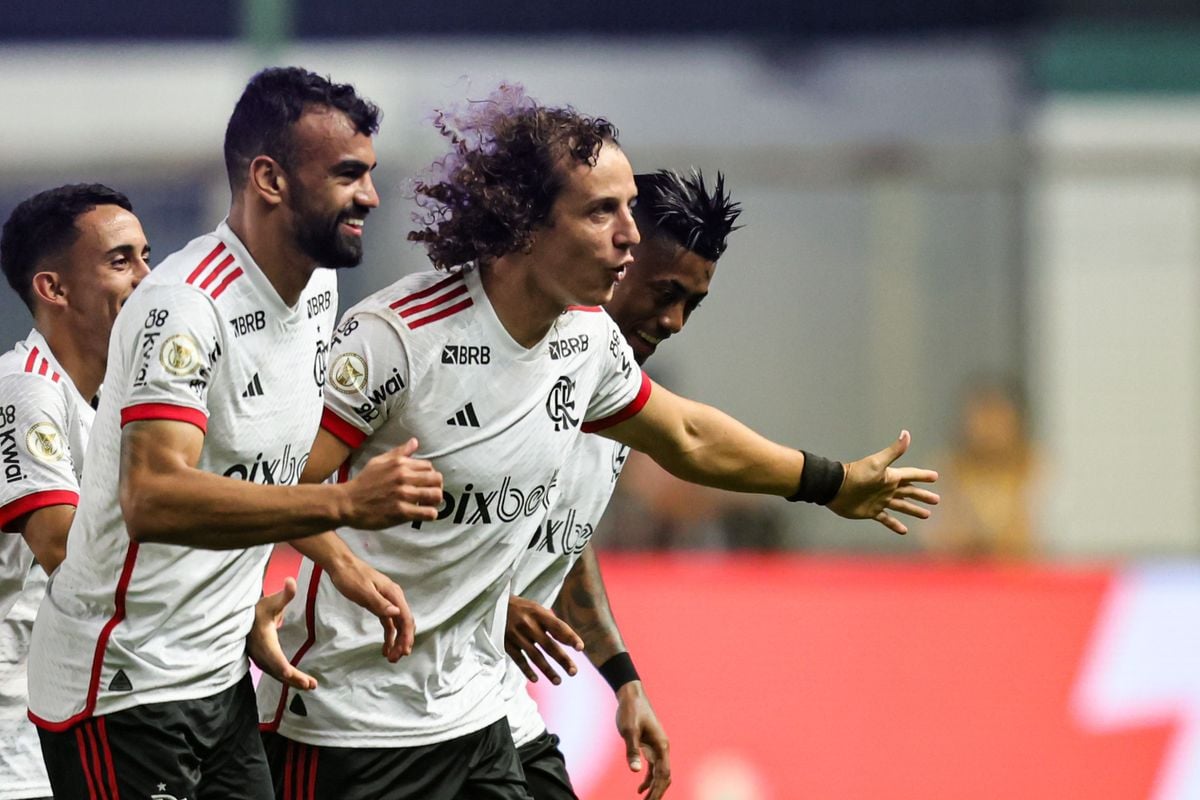 David Luiz fez o gol da vitória do Flamengo sobre o Cruzeiro pelo Campeonato Brasileiro