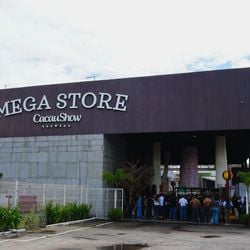 Um dos 13 franqueados ou ex-franqueados ouvidos pela reportagem afirma estar com dívidas de R$ 2 milhões. Rede franqueadora nega as dificuldades e diz que acusações são falsas; entenda