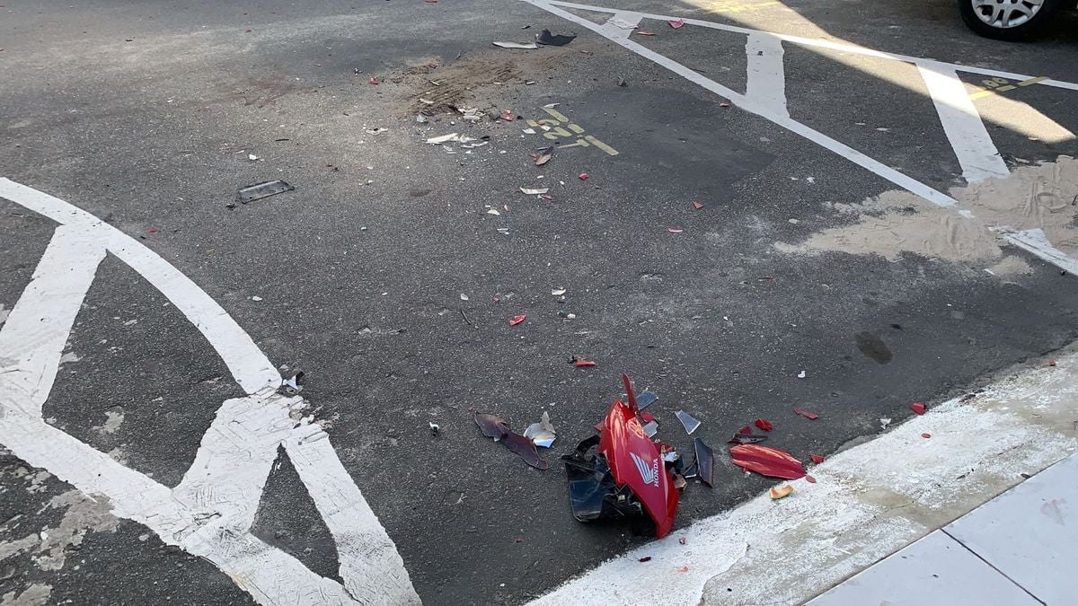 Destroços da moto após o acidente em Linhares