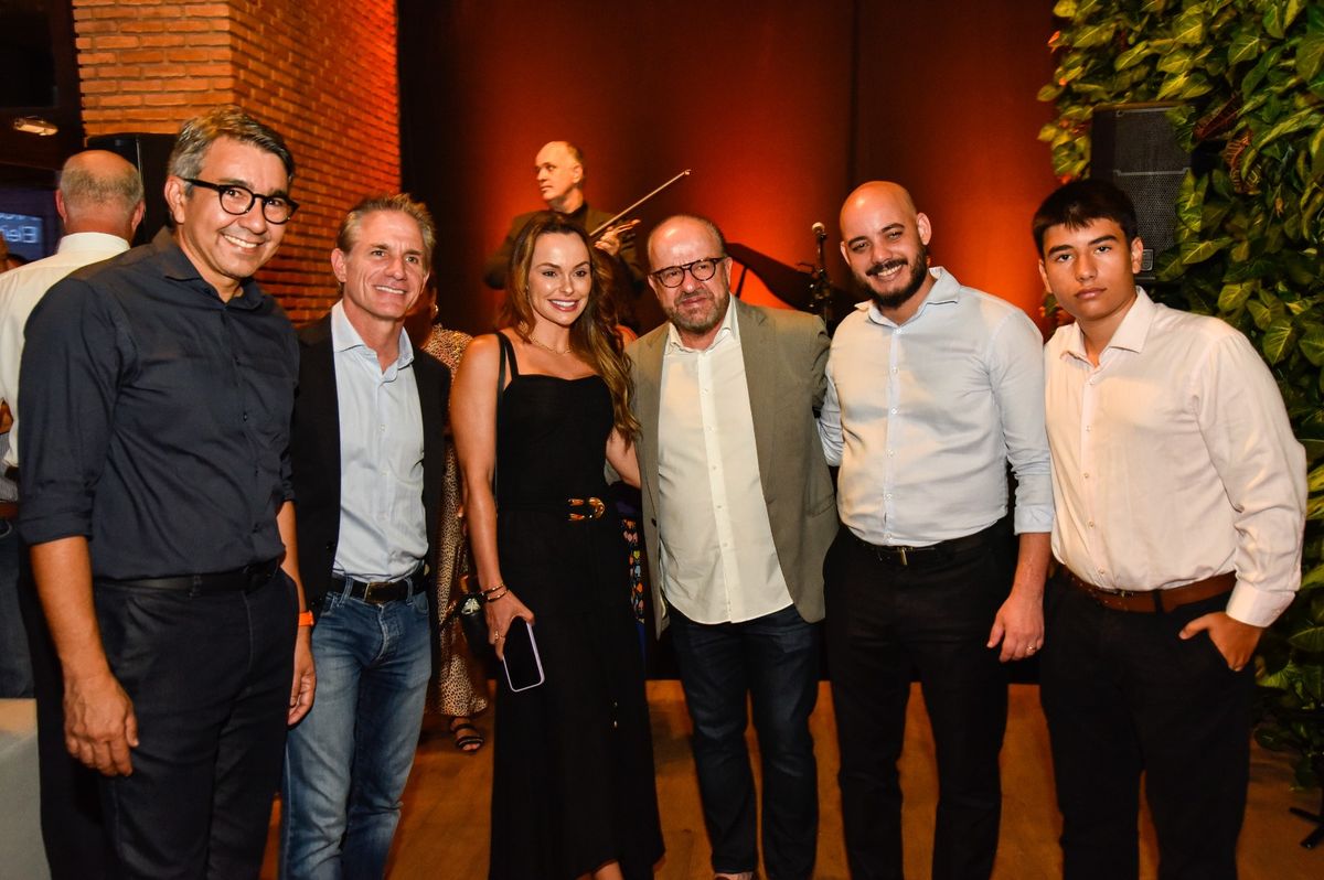 Reginaldo Leme lança 'Muito Além do Grid' em Vitória