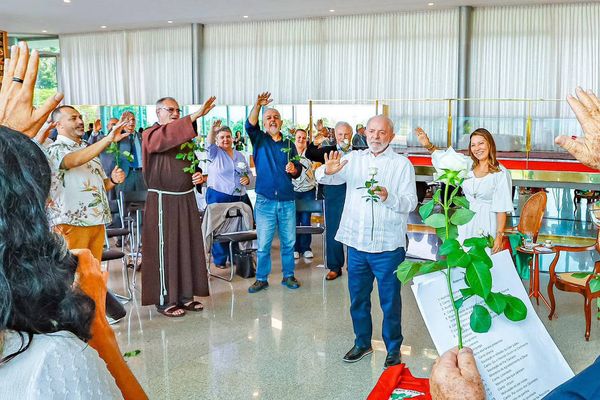  O presidente Luiz Inácio Lula da Silva (PT) promoveu uma celebração ecumênica no Palácio do Planalto nesta sexta-feira (8) para comemorar o aniversário de cinco anos de sua soltura