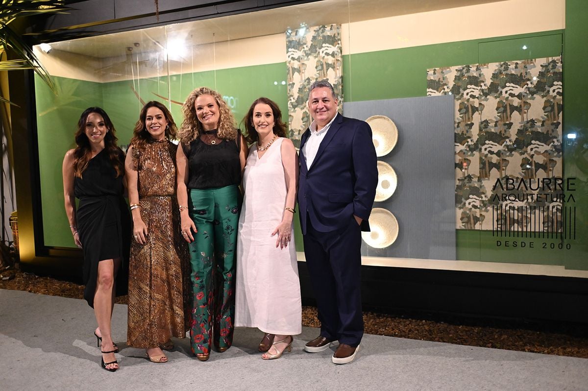 Renata Bezerril, Flávia Abaurre, Letícia Abaurre, Adriana Martins e Rômulo Bezerril