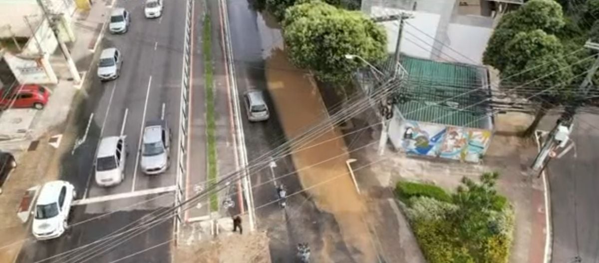 Vazamento na Avenida Leitão da Silva na sexta (8)