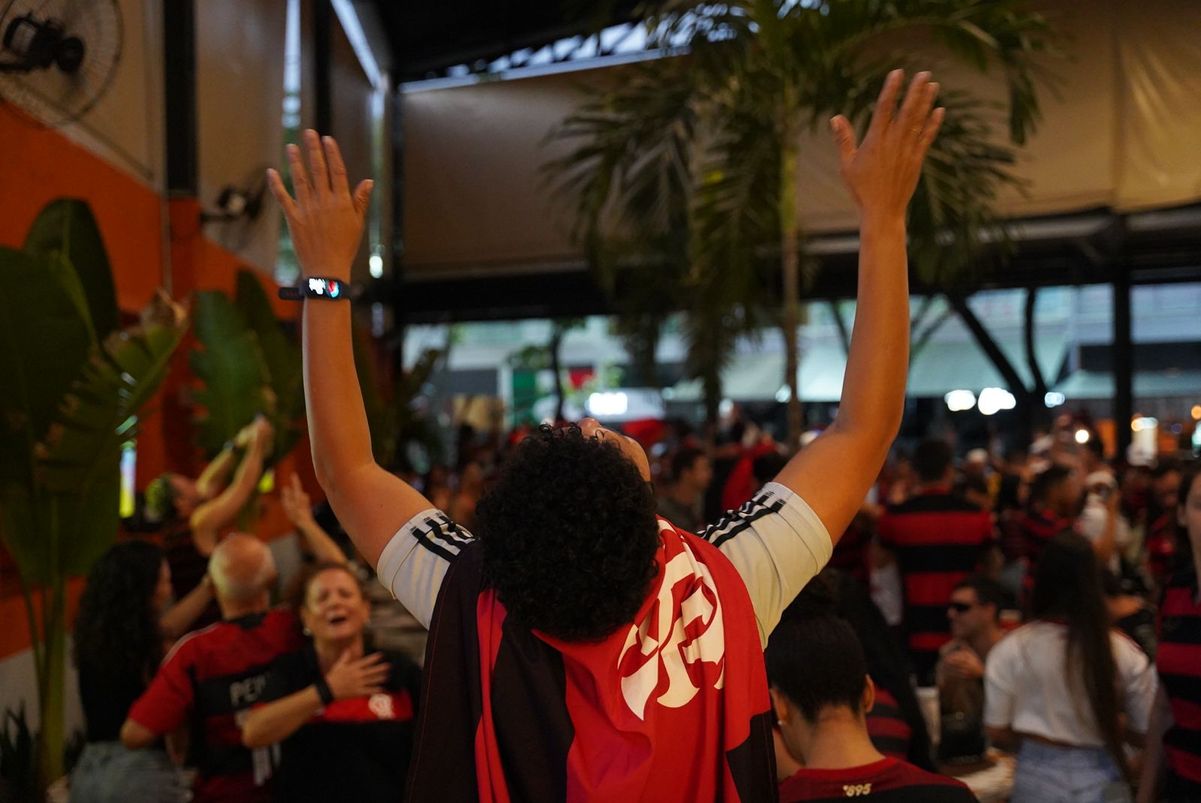 A comemoração da nação na conquista da Copa do Brasil pelo Flamengo por Vitor jubini