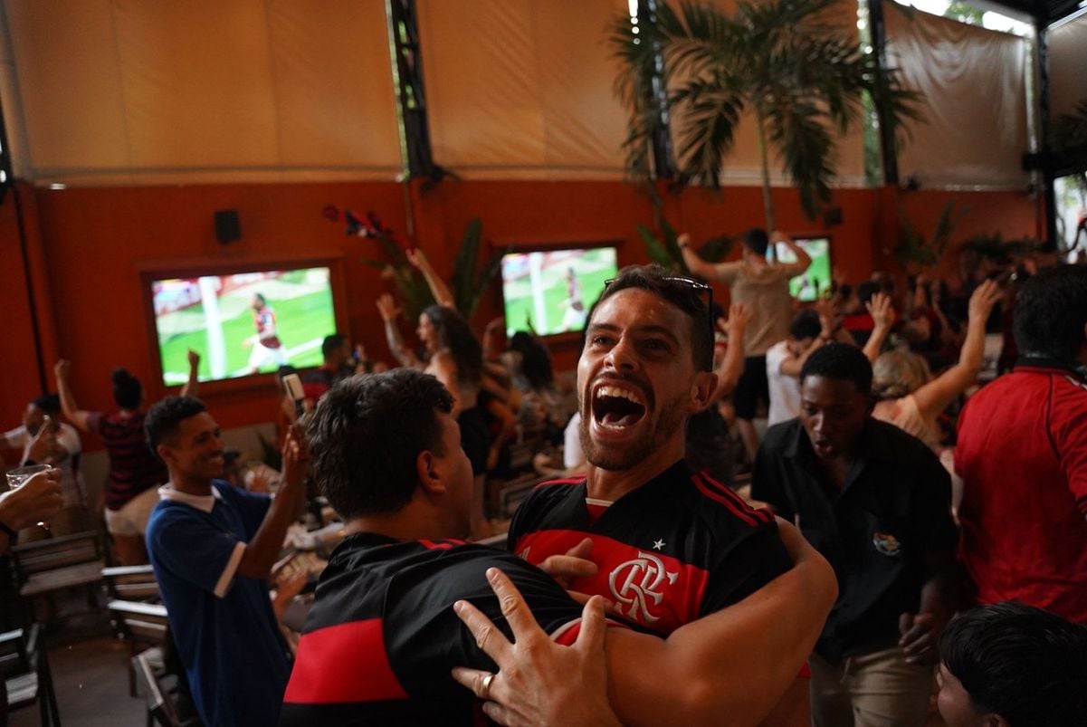 A comemoração da nação na conquista da Copa do Brasil pelo Flamengo por Vitor jubini