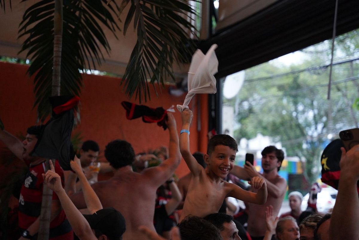 A comemoração da nação na conquista da Copa do Brasil pelo Flamengo por Vitor jubini