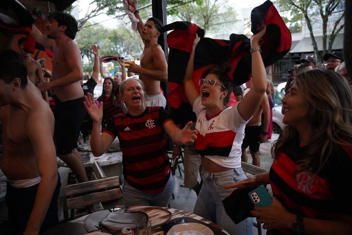 A comemoração da nação na conquista da Copa do Brasil pelo Flamengo por Vitor jubini