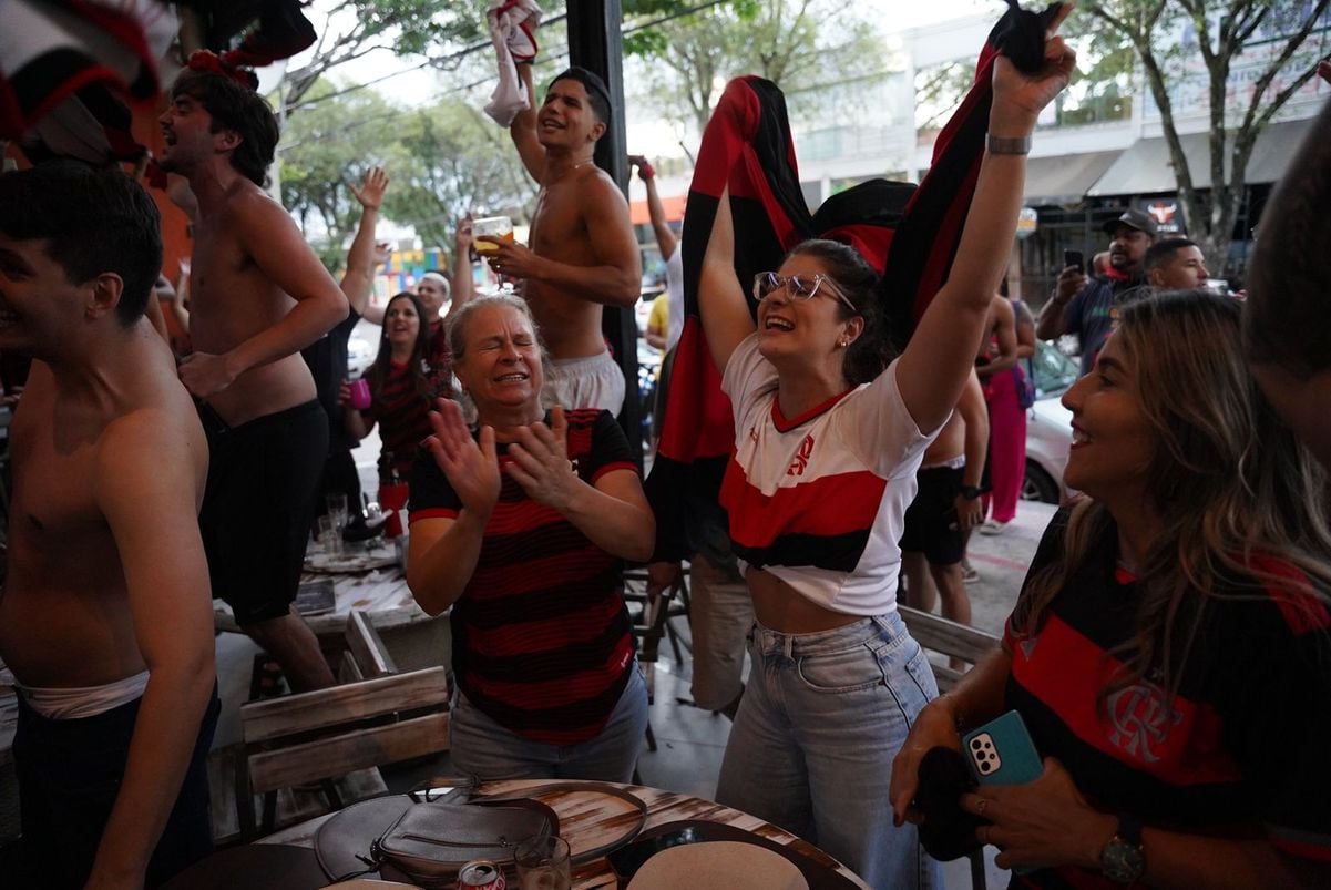 A comemoração da nação na conquista da Copa do Brasil pelo Flamengo por Vitor jubini