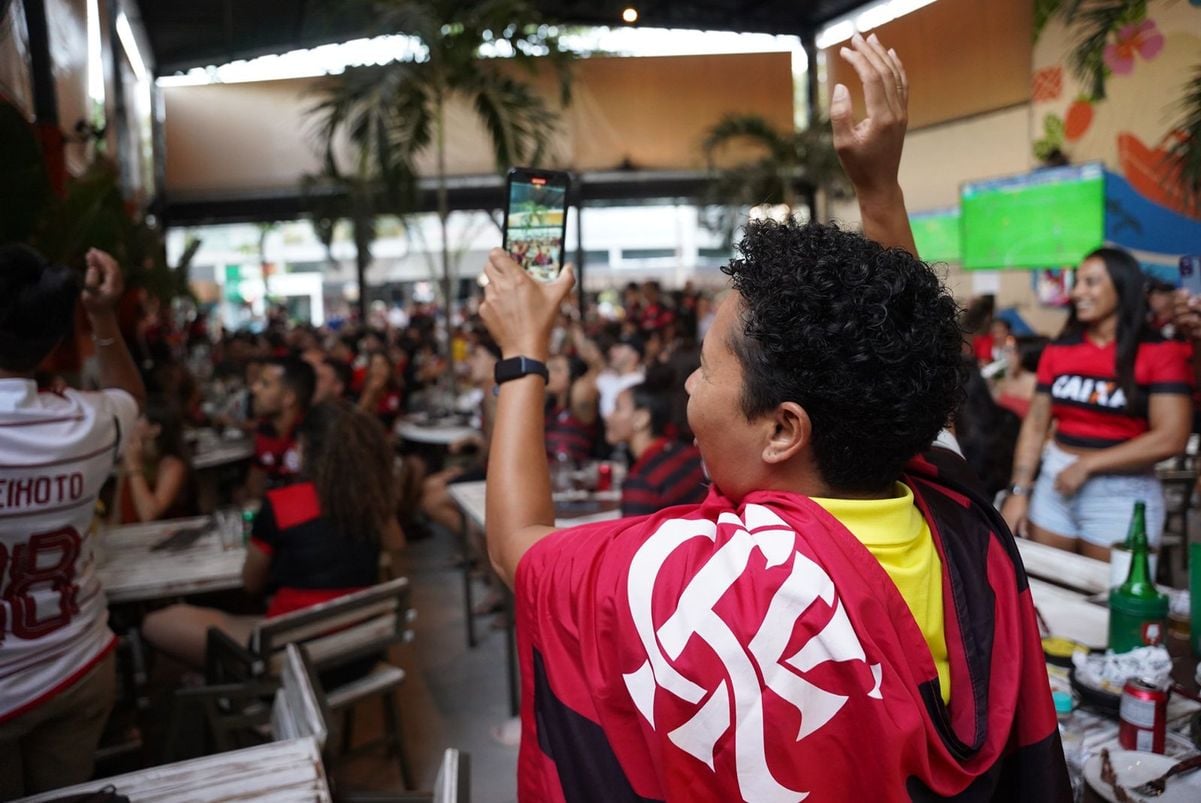 A comemoração da nação na conquista da Copa do Brasil pelo Flamengo por Vitor jubini