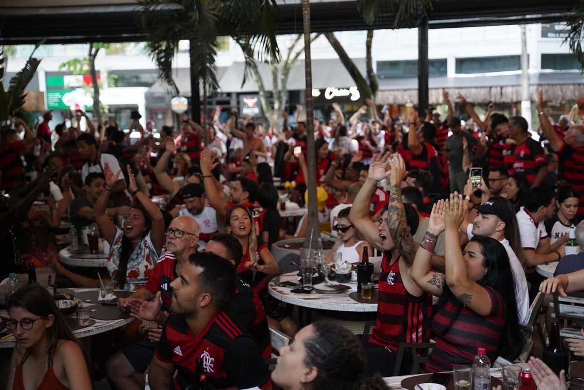 A comemoração da nação na conquista da Copa do Brasil pelo Flamengo por Vitor jubini