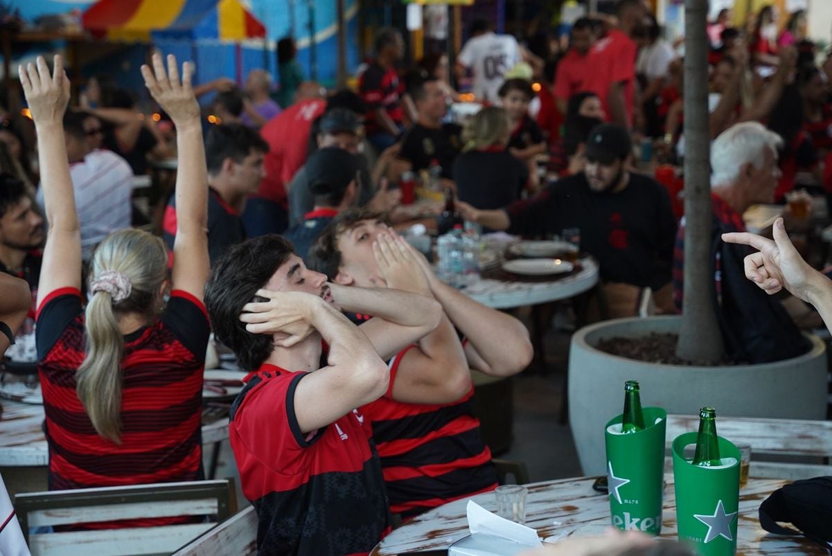 A comemoração da nação na conquista da Copa do Brasil pelo Flamengo por Vitor jubini
