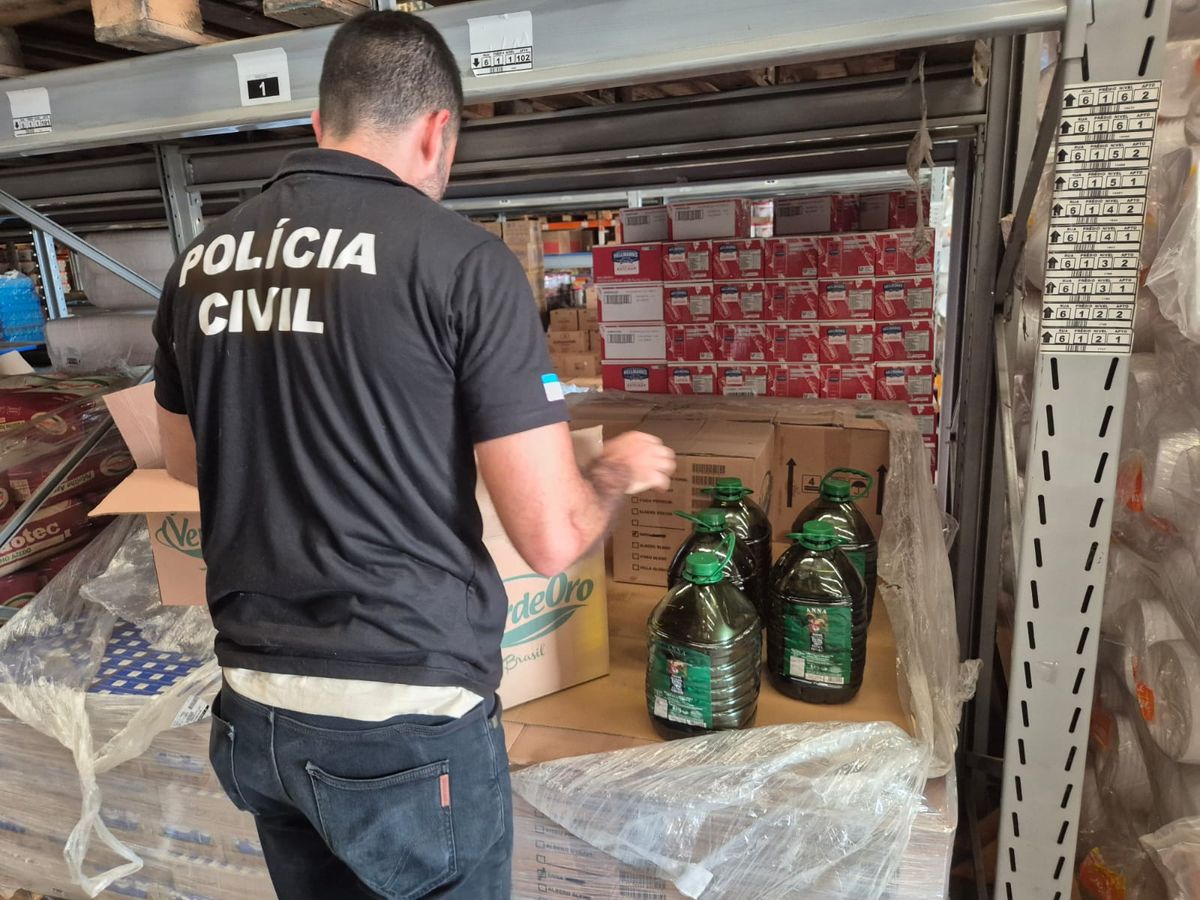 Operação da polícia apreende quase 8 mil litros de azeite por Divulgação Sesp
