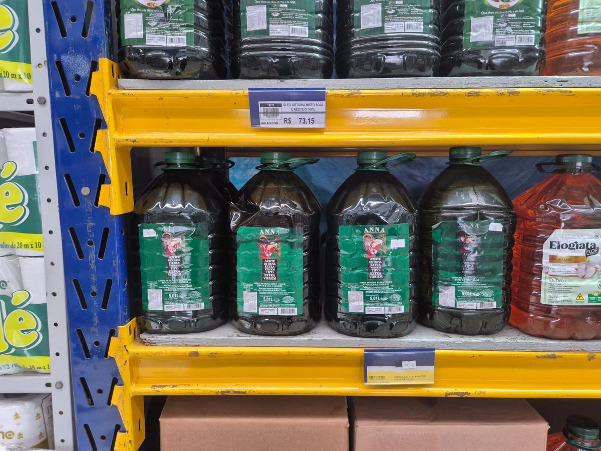 Operação da polícia apreende quase 8 mil litros de azeite por Divulgação Sesp