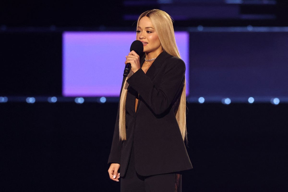Rita Ora chora ao prestar homenagem a Liam Payne em premiação da MTV