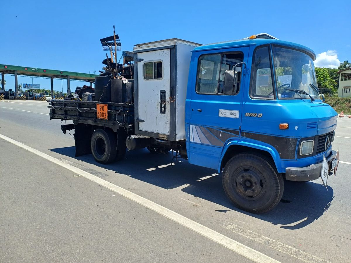 41 autos de infração foram lavrados após caminhão ser abordado pela PRF na Serra