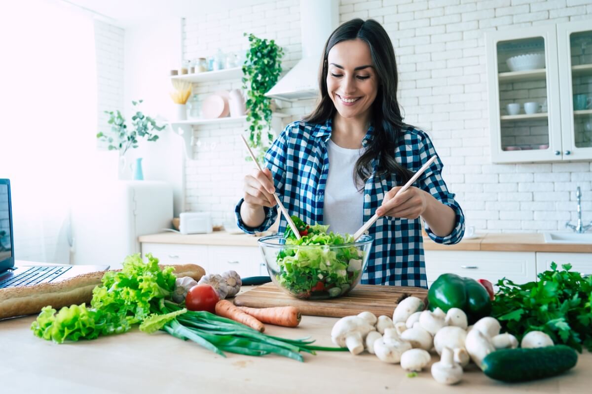 As emoções podem influenciar diretamente a alimentação (Imagem: My Ocean Production | Shutterstock)