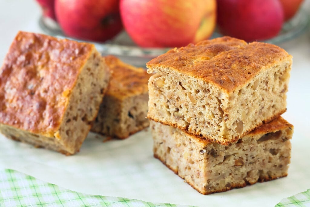 Bolo de maçã com canela (Imagem: istetiana | Shutterstock)