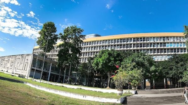 A dívida da universidade junto à concessionária Light soma R$ 31,8 milhões, além de R$ 3,9 milhões em parcelas não quitadas de um acordo firmado em 2020